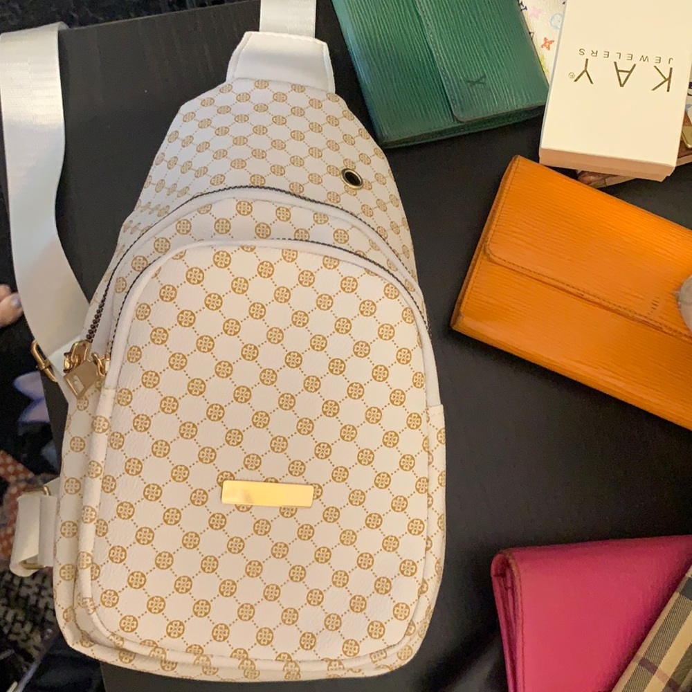 Cross body white
